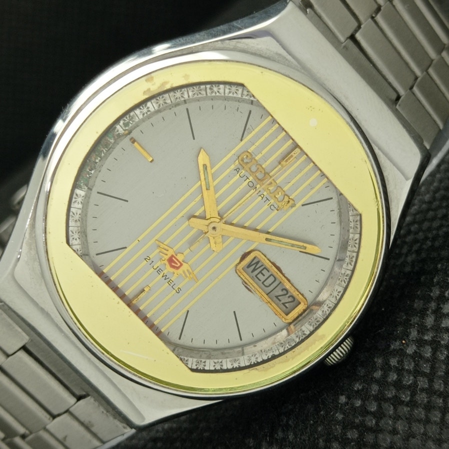 Vintage 1981 Citizen Automatic Mens Silver Watch WDaydate  Gold Accents